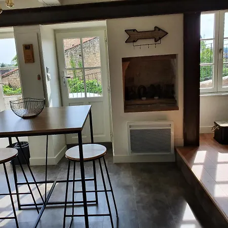 Appartement Meuble Au Pied De La Cite Medievale